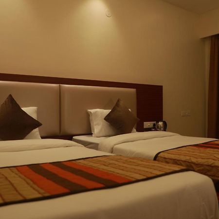 Serenity By Monarch, Baner Pune Méribel Village Exterior foto