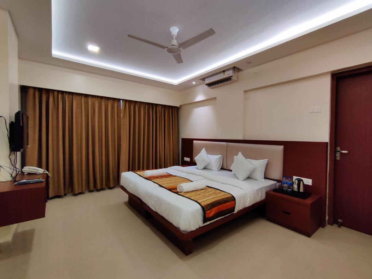 Serenity By Monarch, Baner Pune Méribel Village Exterior foto