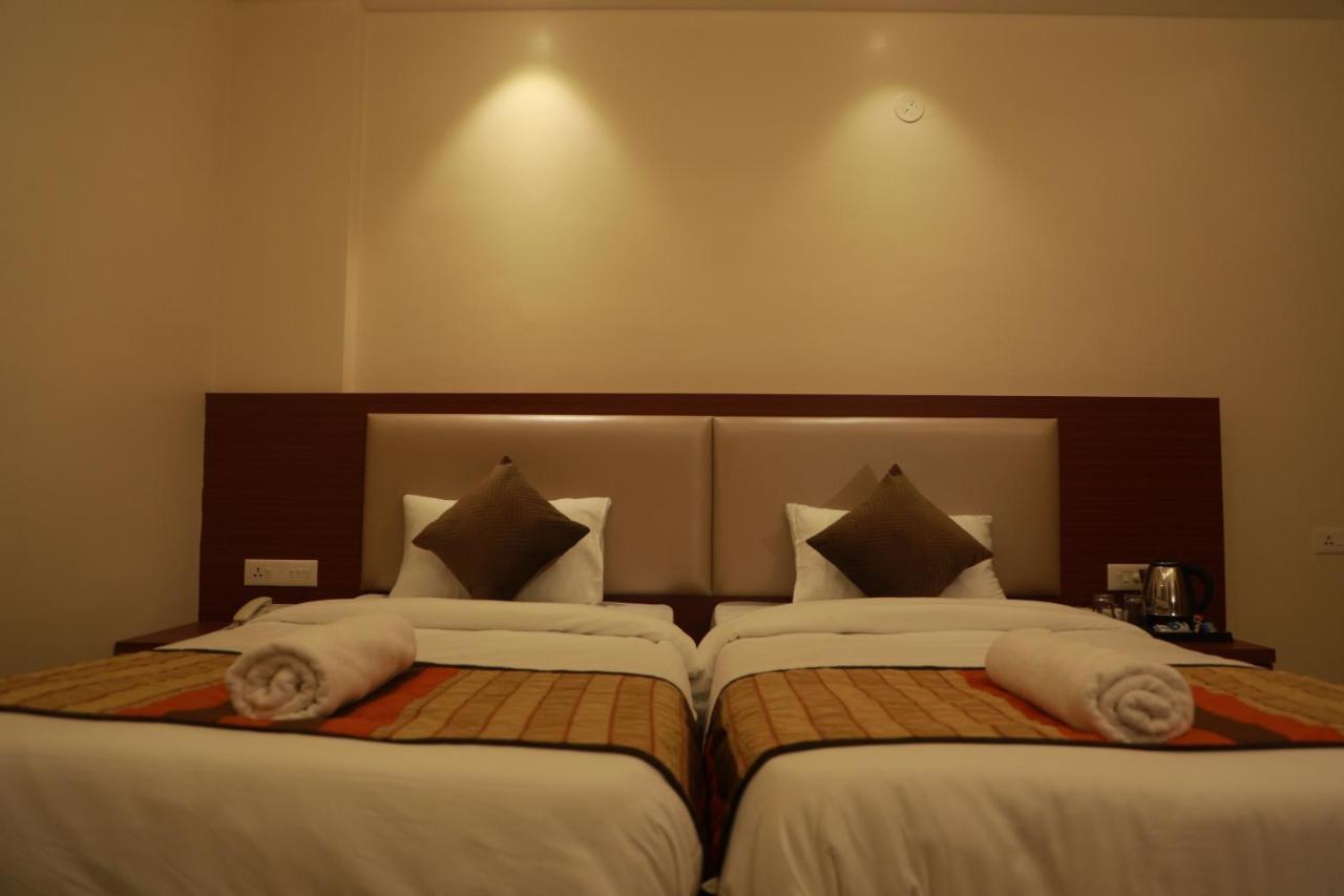 Serenity By Monarch, Baner Pune Méribel Village Exterior foto