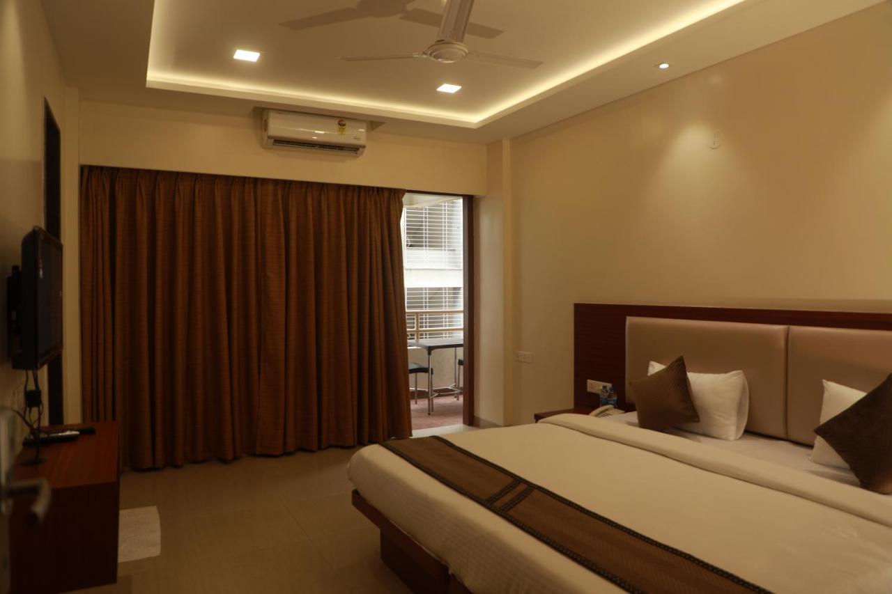 Serenity By Monarch, Baner Pune Méribel Village Exterior foto