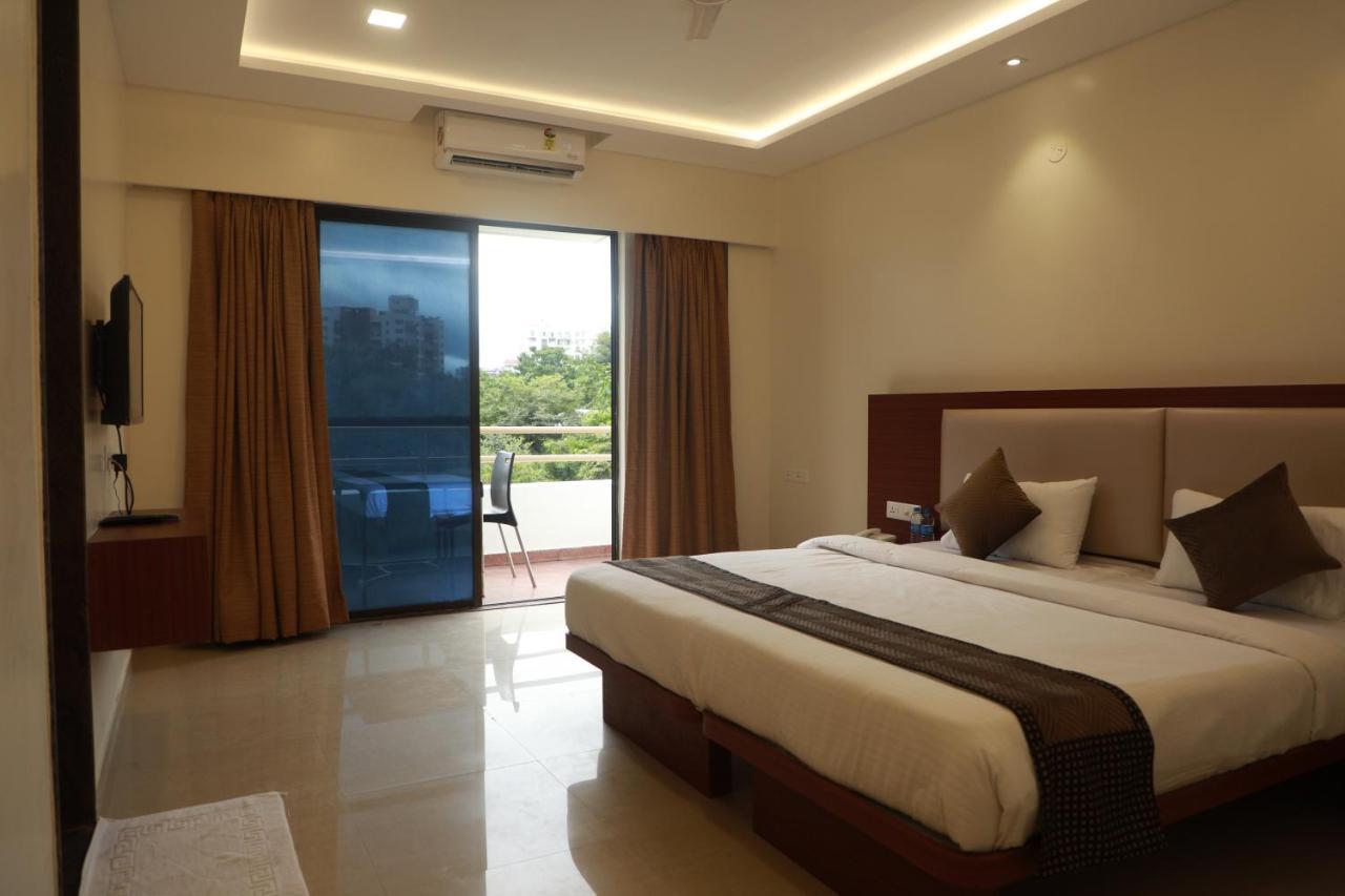 Serenity By Monarch, Baner Pune Méribel Village Exterior foto
