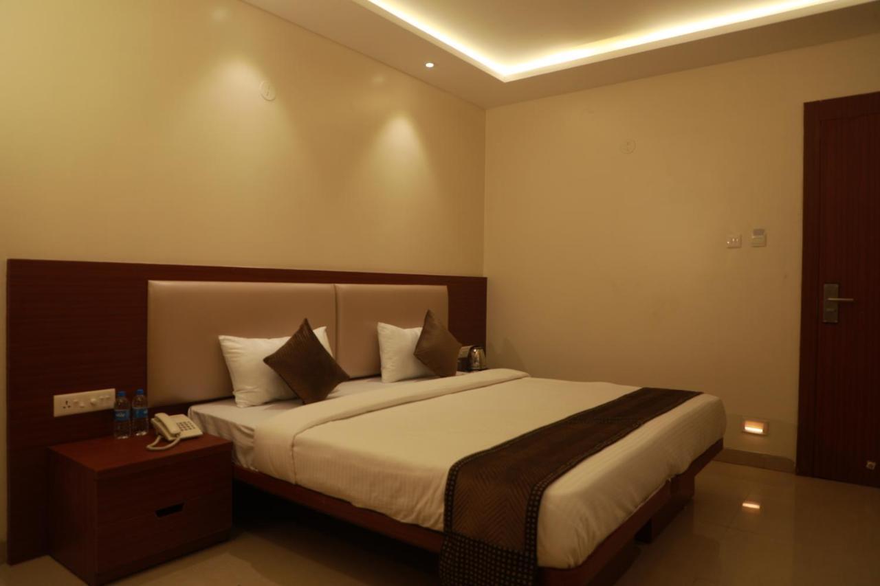 Serenity By Monarch, Baner Pune Méribel Village Exterior foto