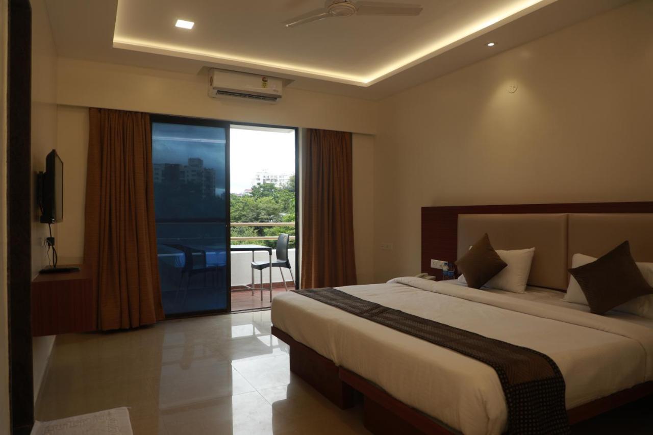 Serenity By Monarch, Baner Pune Méribel Village Exterior foto